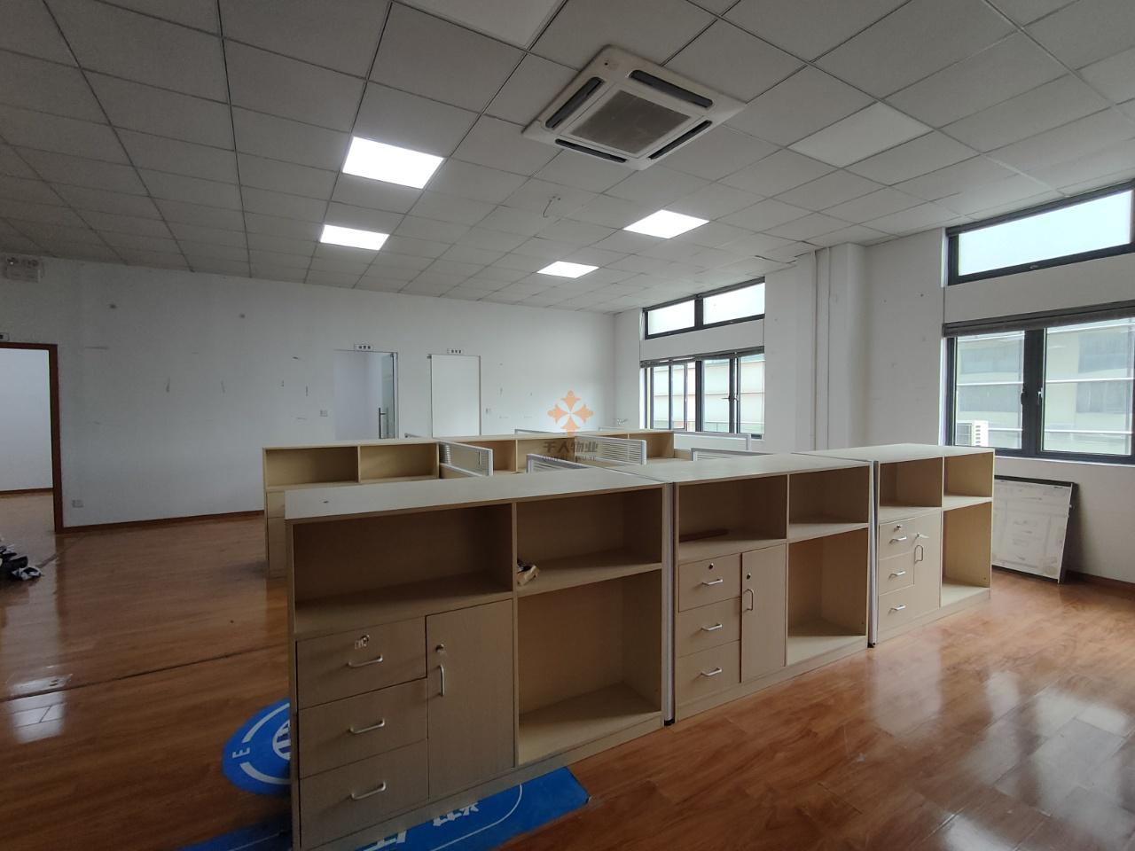 浦東 愛情谷文創園 150平米 簡裝