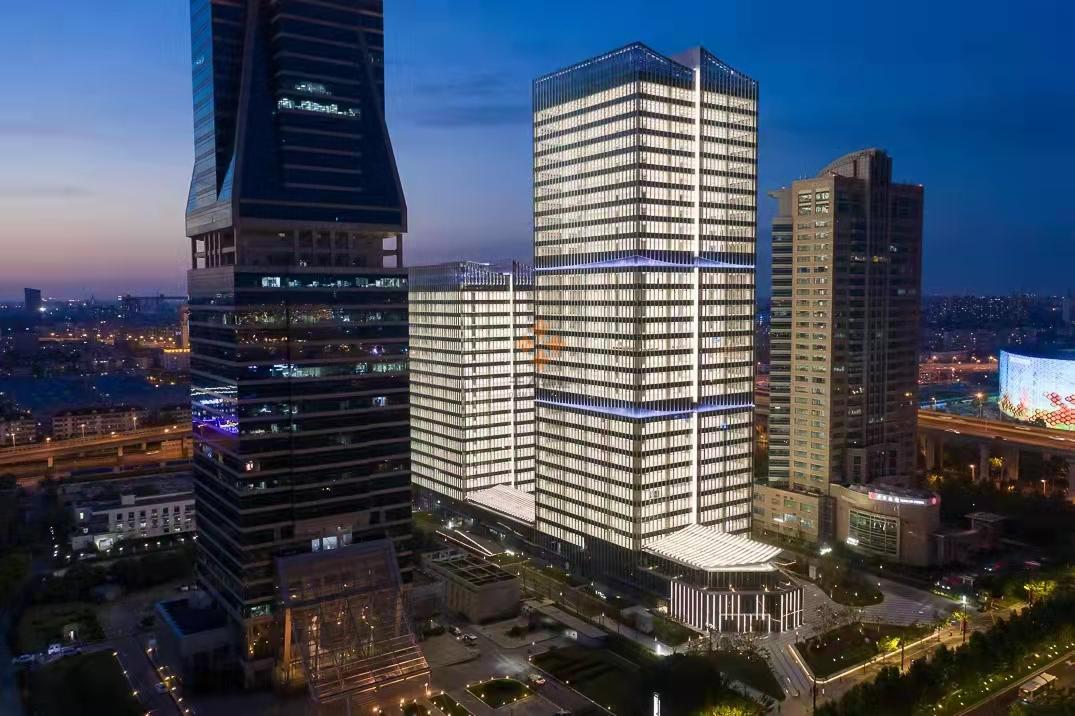 上海國際財富中心:“金橋超甲寫字樓”
