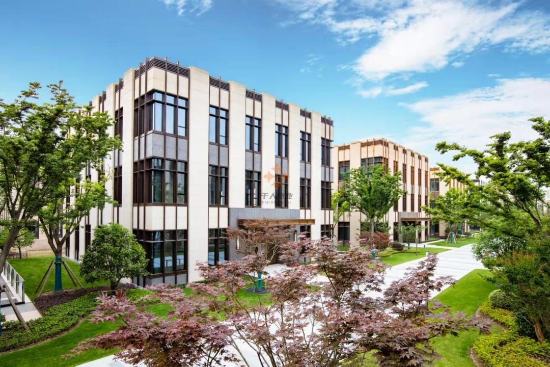 浦東 東郊中心 2500平米 簡裝